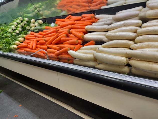 vegitables_in_grocery_store_in_vancouver